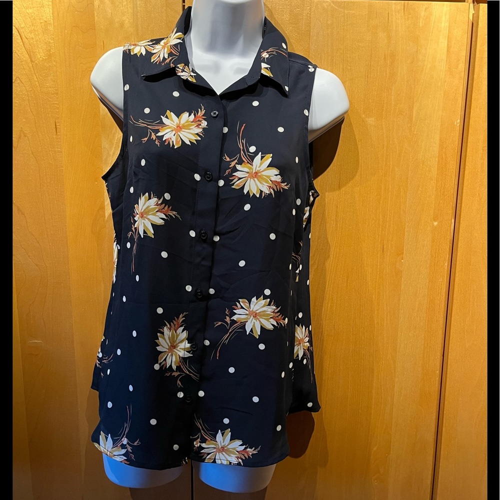 Banana Republic woman’s top sz XSM.
